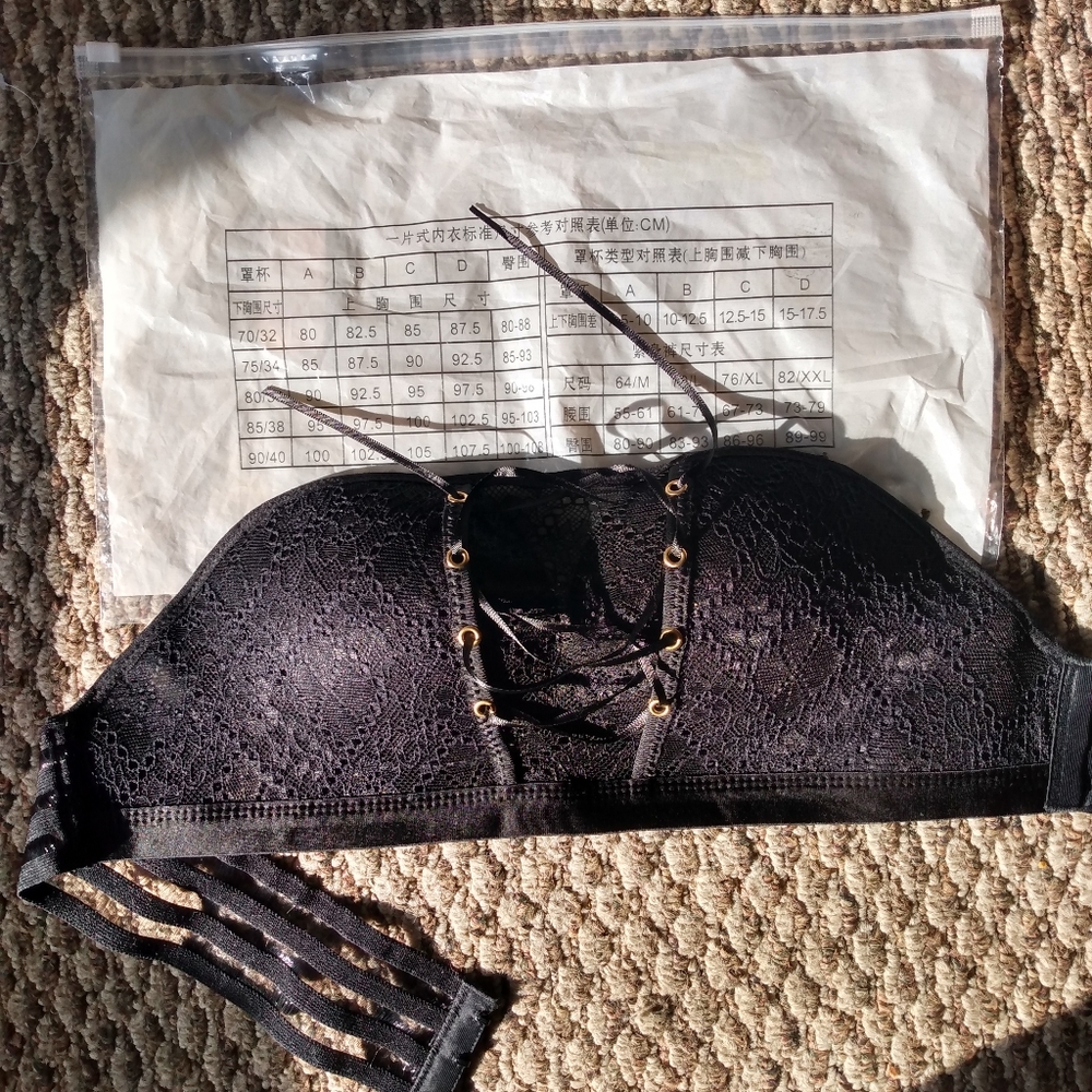 Black bra brand new never put on come with black and clear straps